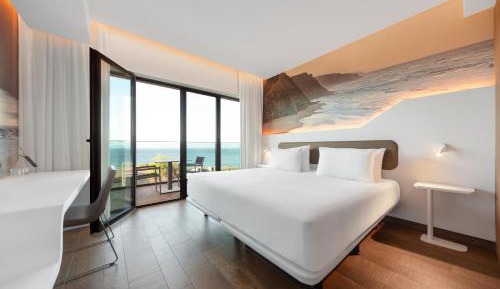 Junior Suite with Balcony and Sea View