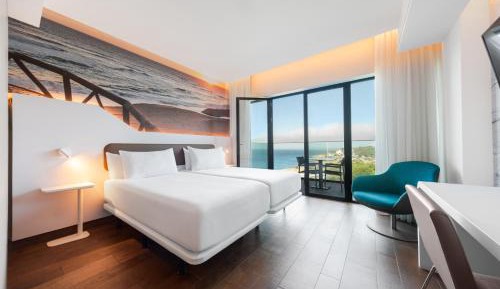 Queen or Twin Room with Balcony and Sea View