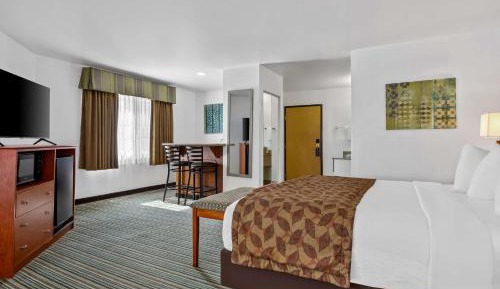 Deluxe King Room - Non-Smoking