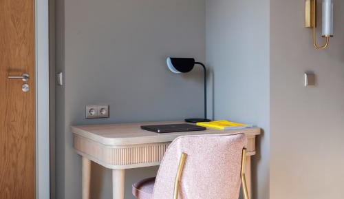 Large Studio with Kitchenette - Accessible