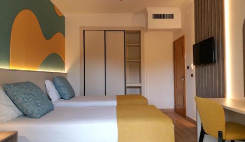 Family Room ( 4 Adults +1 Child up to 11 years)