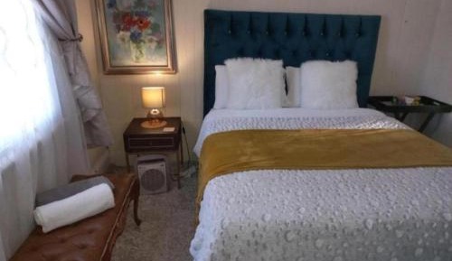 Deluxe Double Room (2 Adults + 1 Child)