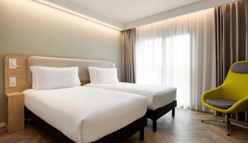 Standard Twin Room with Free Breakfast
