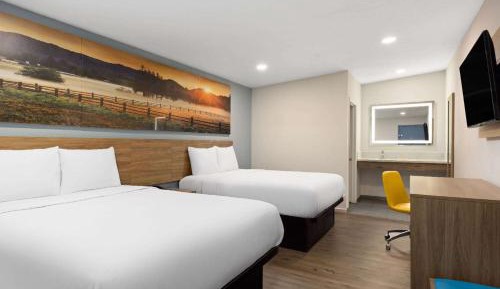 Queen Room with Two Queen Beds - Non-Smoking