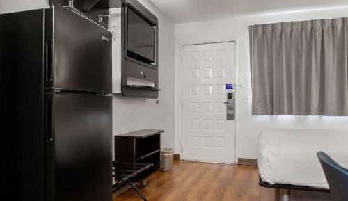 Queen Room - Non-Smoking