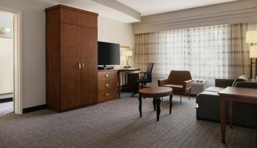 One-Bedroom King Suite with Roll-In Shower and Sofa Bed - Mobility Access/Hearing Accessible
