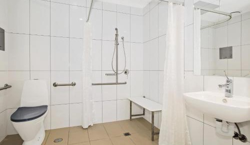 King Room with Roll-In Shower - Disability Access