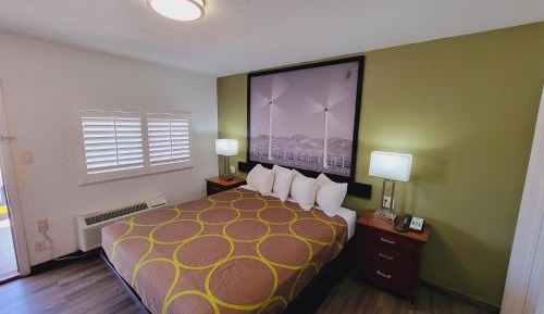 Queen Room - Non-Smoking