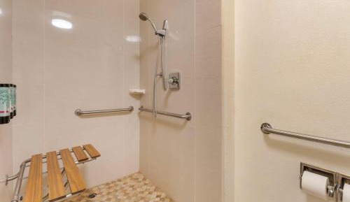 Queen Suite with Sofa Bed - Disability Access