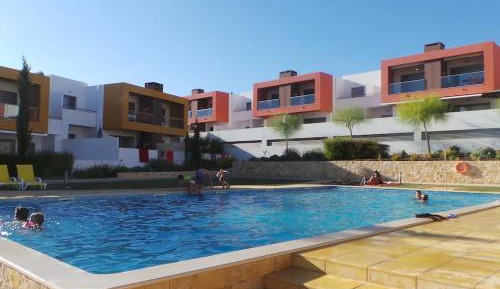 Apartment with Pool View 