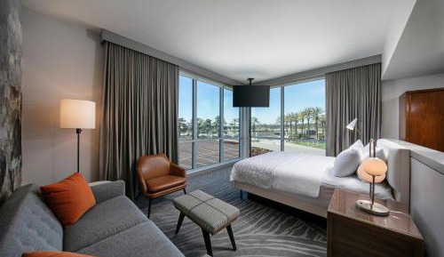 Deluxe, Guest room, 1 King, Sofa bed