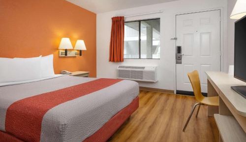Queen Room - Disability Access - Roll in Shower