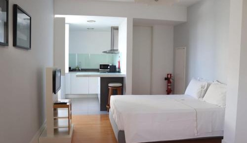 Apartment with Pool View 