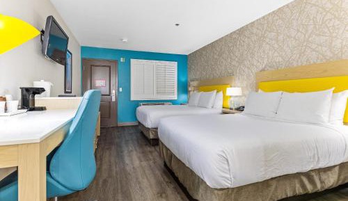 Standard Double Room with Two Double Beds - Non Smoking