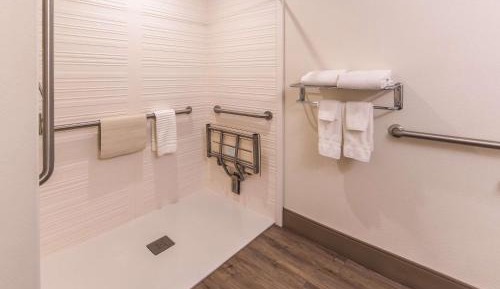 King Room with Roll-In Shower - Disability Access/Non Smoking