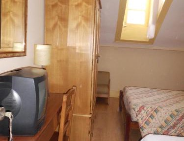 Budget Triple Room with Skylight