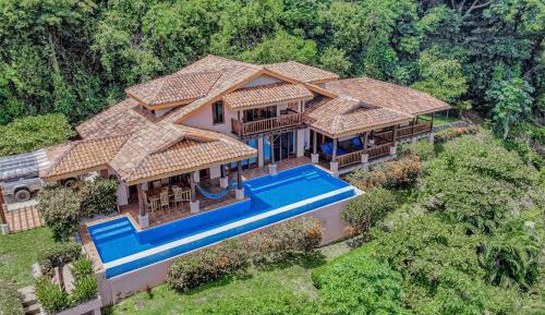 Three-Bedroom Vacation Home 