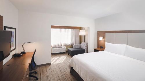 Standard King Room with Mobility Accessible Tub