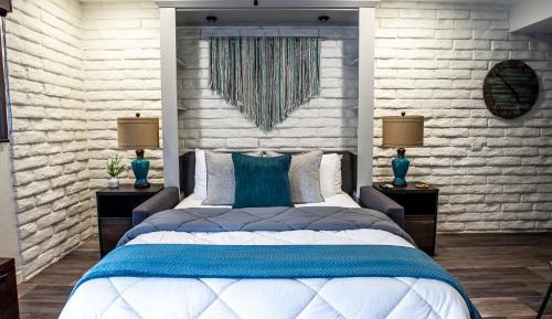 QUEEN MURPHY BED ROOM