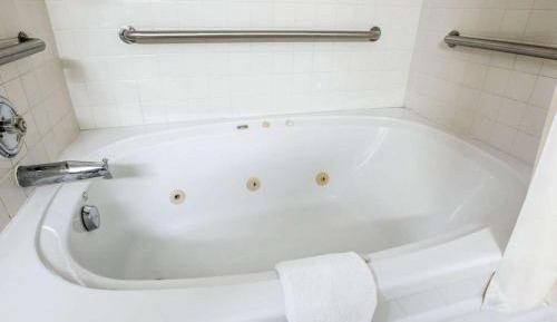 Accessible Room, 2 Queen Beds, Accessible Tub, Non Smoking