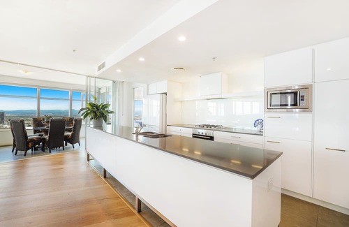 Surfers Paradise Apartment | Sub Penthouse 6203 - 3 bedrooms Level 62
