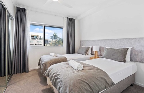 Mermaid Waters Apartment | Indulge in luxury in vibrant Mermaid Beach!