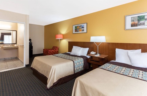 Del Cerro Hotel | Days Inn by Wyndham Mission Valley Qualcomm Stadium/ Sdsu