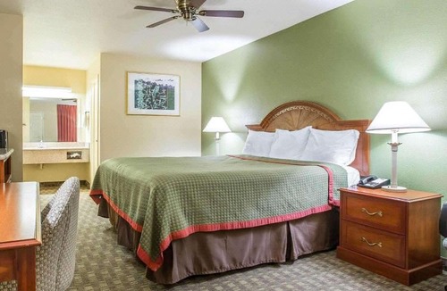 Delano Hotel | Rodeway Inn Delano