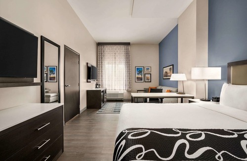 San Bernardino Hotel | La Quinta Inn & Suites by Wyndham San Bernardino