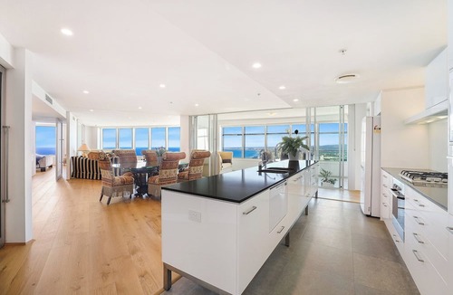 Surfers Paradise Apartment | Sub Penthouse 6203 - 3 bedrooms Level 62