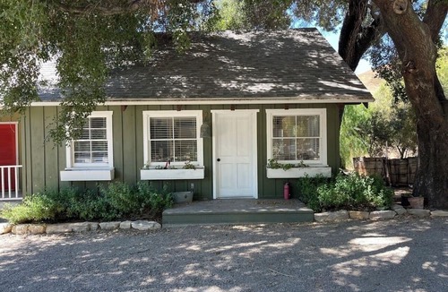 Santa Barbara County Cottage | Charming 2-bedroom loft house with AC and WiFi in Buellton
