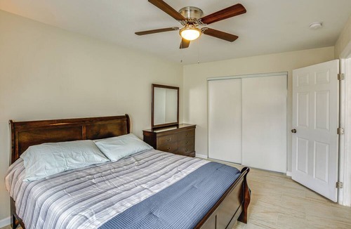 Inglewood House | Pet-Friendly Inglewood Home ~ 1 Mi to Kia Forum!
