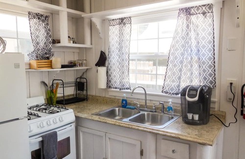 Ironwood Estates Cottage | Big Bear Cottage, walk to Village!