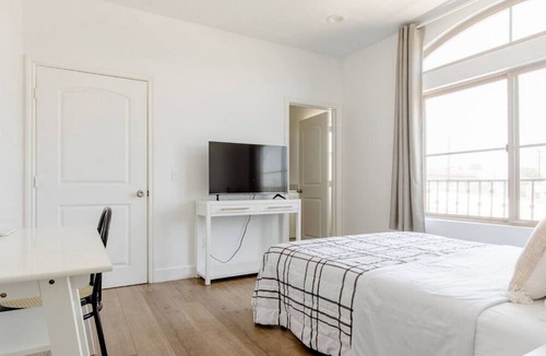 Rosemead Apartment | Cozy 2-bedroom apartment with AC, fitness room, WiFi in gorgeous Rosemead