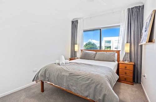 Mermaid Waters Apartment | Indulge in luxury in vibrant Mermaid Beach!