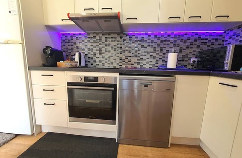 Merrimac Apartment | Gold Coast Private Studio