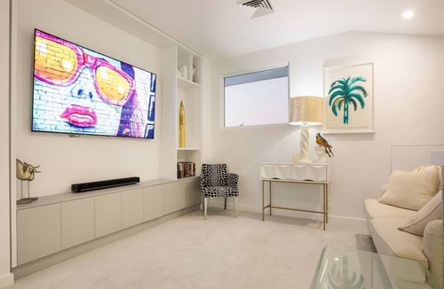 Sorrento House | Anchored on an exclusive point position