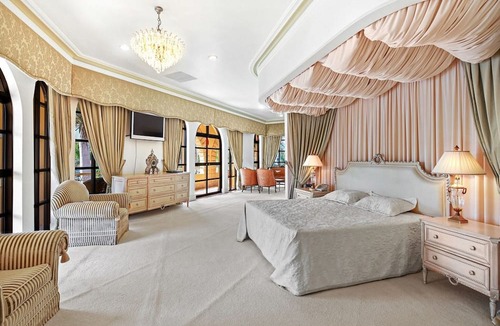 Sorrento House | Facing Main River Mansion Restore to Grandeur Days