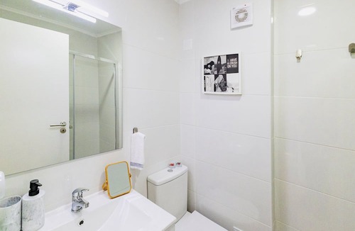 Carvoeira Apartment | Modern 3 bedroom flat in Benfica Lisbon
