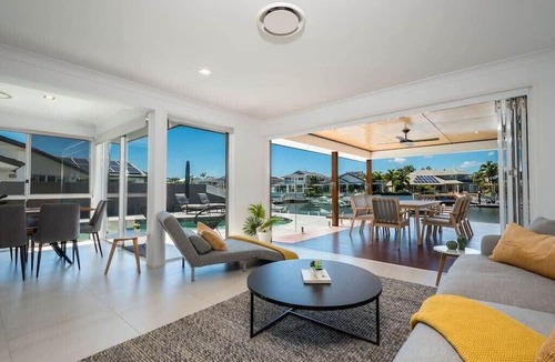 Runaway Bay House | Waterfront Resort-Style Retreat - Runaway Bay