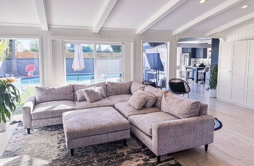 Downtown House | Big Cozy home w/ pool & FREE parking!