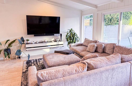 Downtown House | Big Cozy home w/ pool & FREE parking!