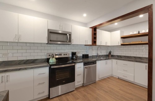 Coco Sunset Hills Condo | The Sky Deck Condo 2bed/2.5bath