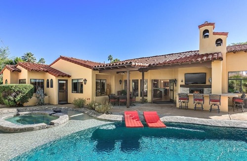 Palm Springs House | Saltwater Pool/Spa, Tanning Shelf, Firepit, Outdoor Fireplace Shower Free WiFi