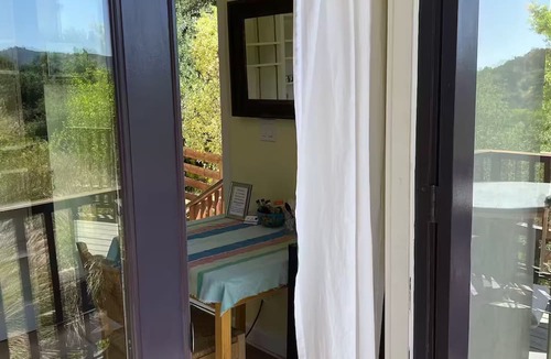 Topanga Apartment | Charming rustic studio in Topanga nestled in nature, private entrance, dogs OK