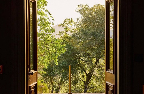 Healdsburg House | Elegant Room with Garden Views – Perfect for Art and Nature Lovers