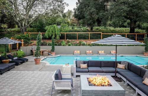 Healdsburg House | Escape to Plush Room Near Healdsburg’s Best Attractions & Vineyards