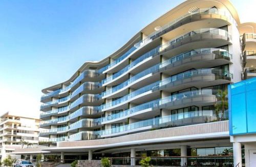 Maroochydore Apartment | THE COSMOPOLITAN COTTON TREE Absolute Waterfront - Unit 10609