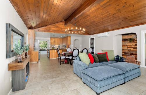 Coarsegold House | Ranch Near Yosemite & Bass Lake 2 King, 3 Suites