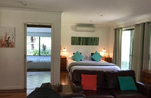 Berambing Bed & Breakfast | Ghost Hill Road Retreat